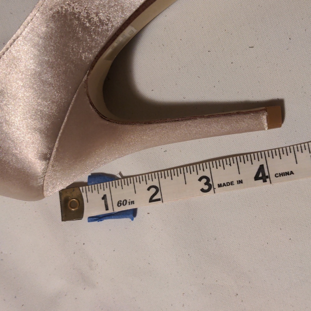 NWOT! Kelly & Katie Champagne Satin Platform Heels With Flower Accent Size 6 - Picture 5 of 7